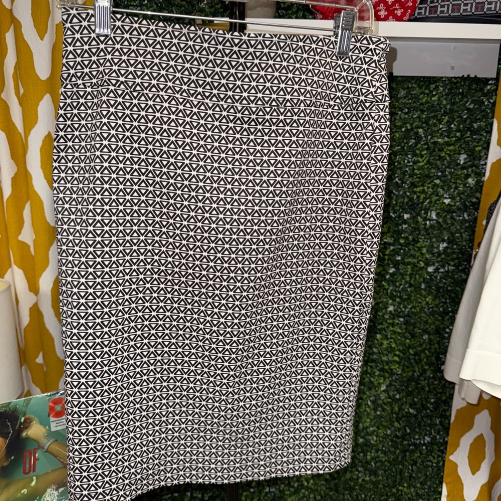 Soho Apparel Black and White Patterned Pencil Skirt